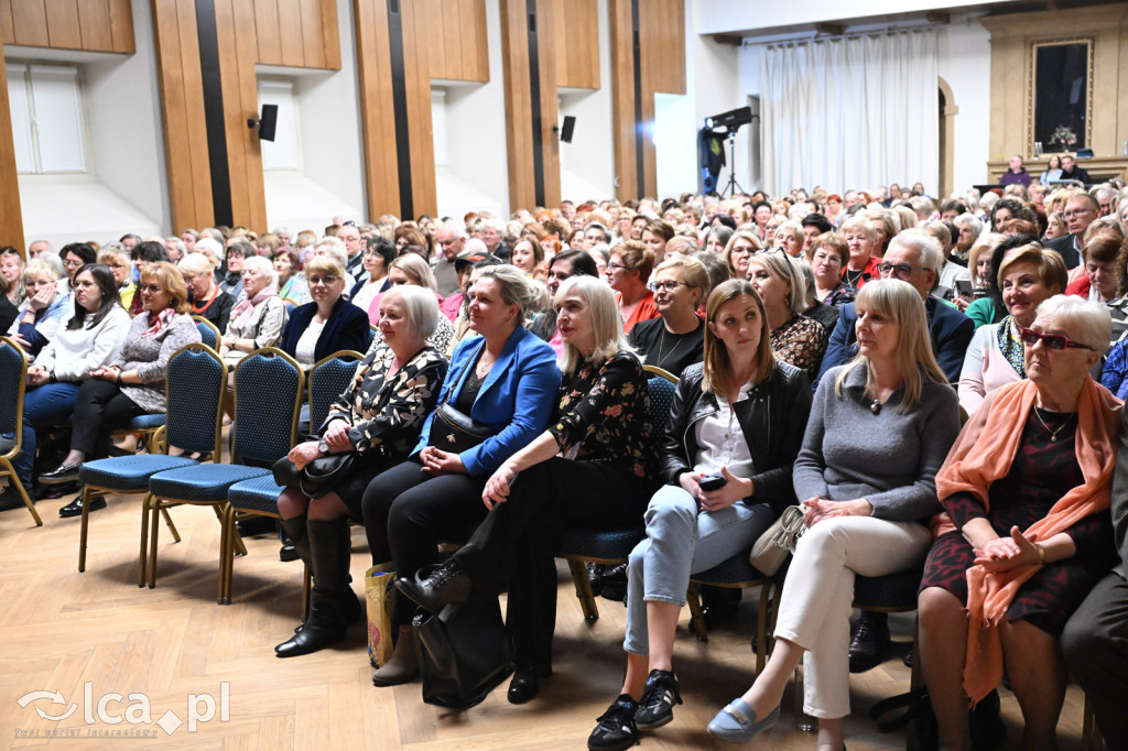 Kwiaty, życzenia i „Volare” na Dzień Kobiet