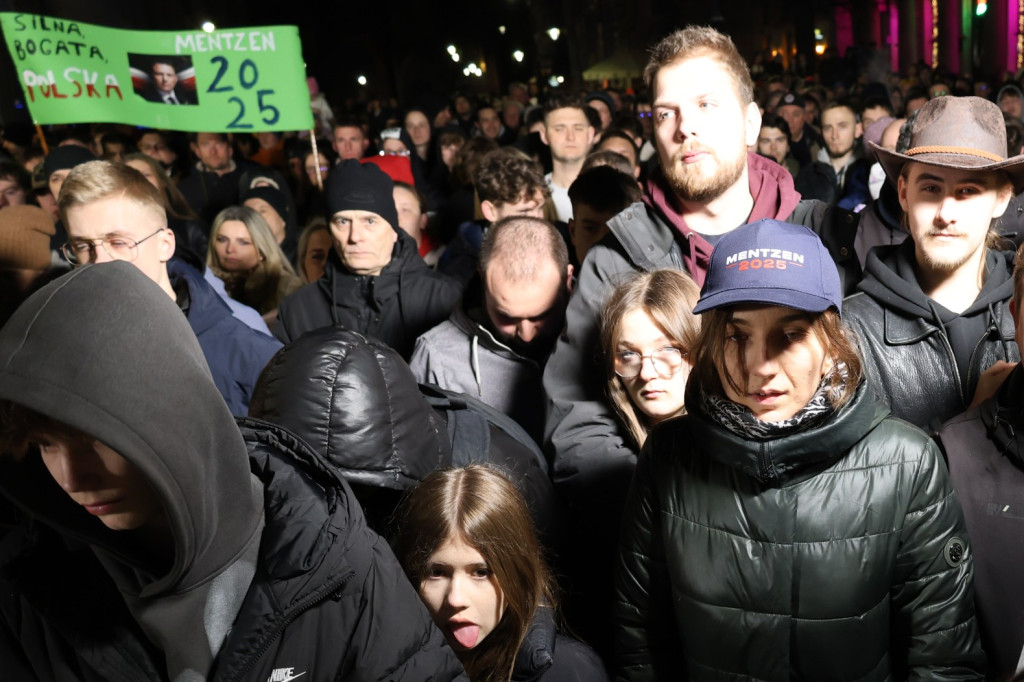 Sławomir Mentzen na wiecu – tłumy na rynku