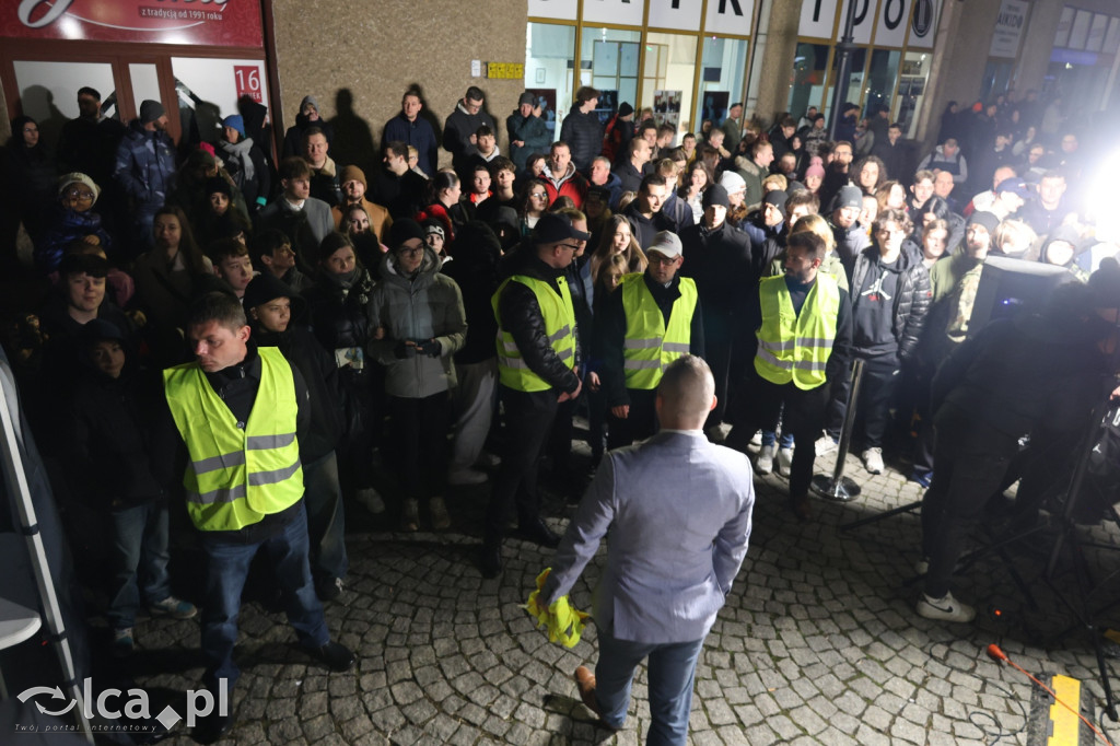 Sławomir Mentzen na wiecu – tłumy na rynku