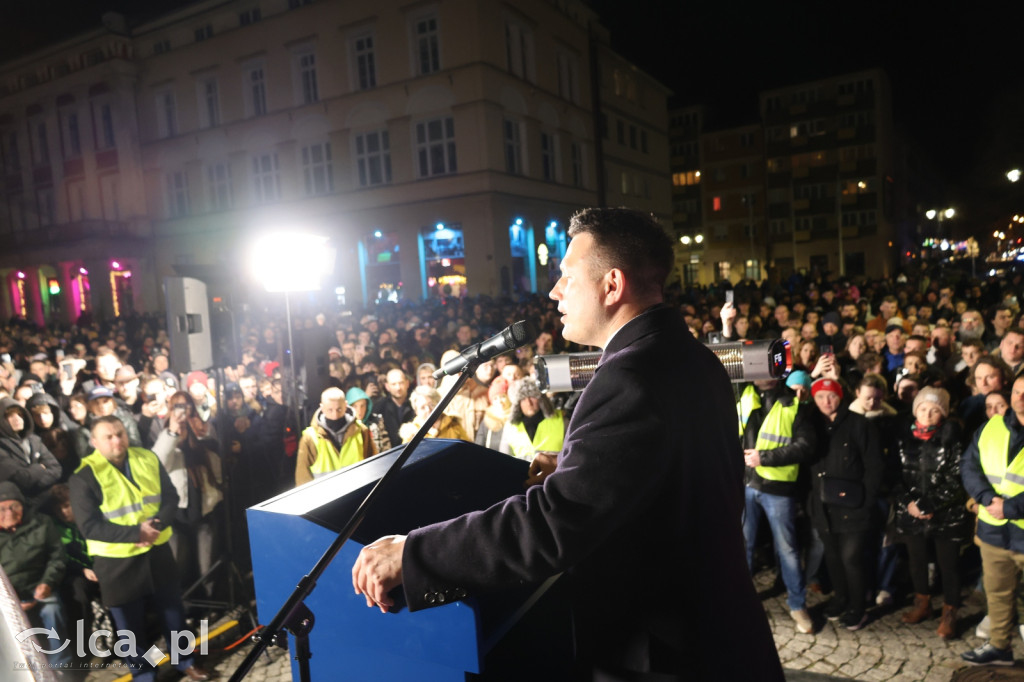 Sławomir Mentzen na wiecu – tłumy na rynku