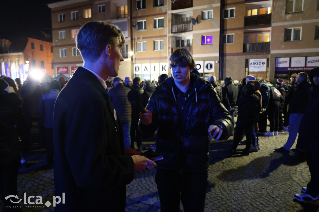 Sławomir Mentzen na wiecu – tłumy na rynku