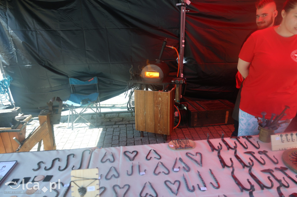 Parada Maskotek i stoiska wystawiennicze