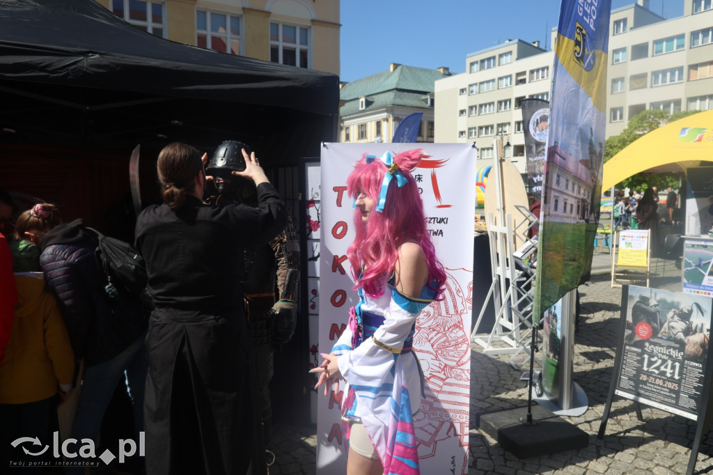 Parada Maskotek i stoiska wystawiennicze
