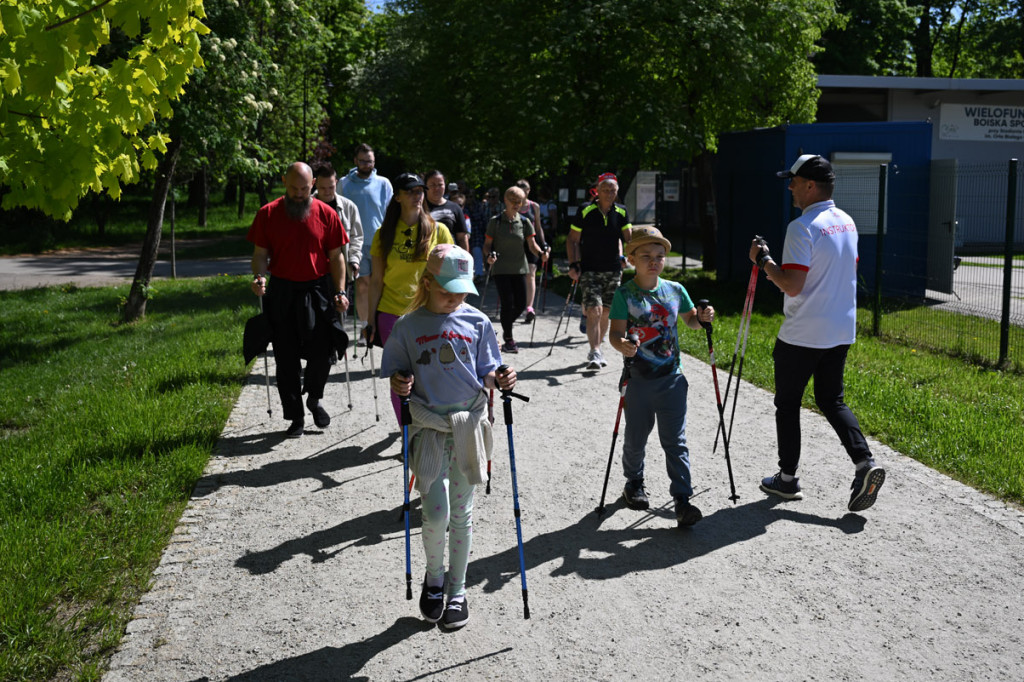 Z kijkami i Drapikami ruszyli przez park