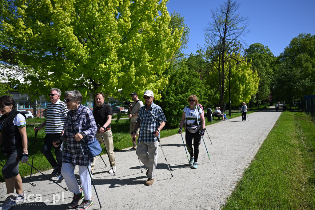 Z kijkami i Drapikami ruszyli przez park