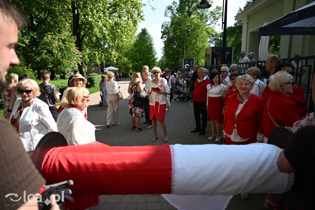Uczcili Dzień Flagi, niosąc biało - czerwoną