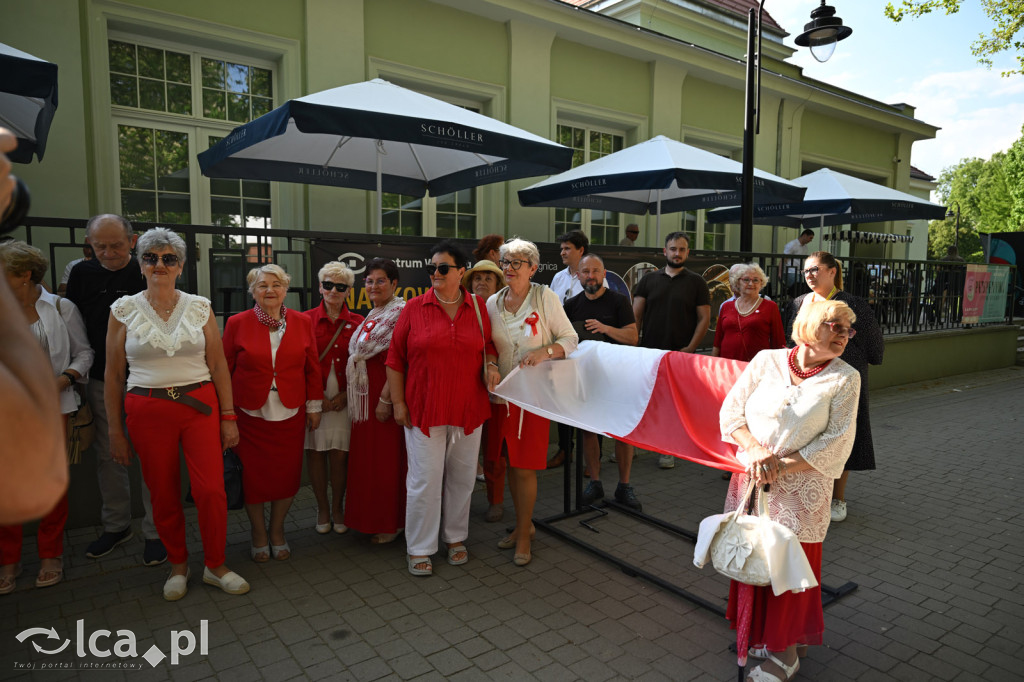 Uczcili Dzień Flagi, niosąc biało - czerwoną