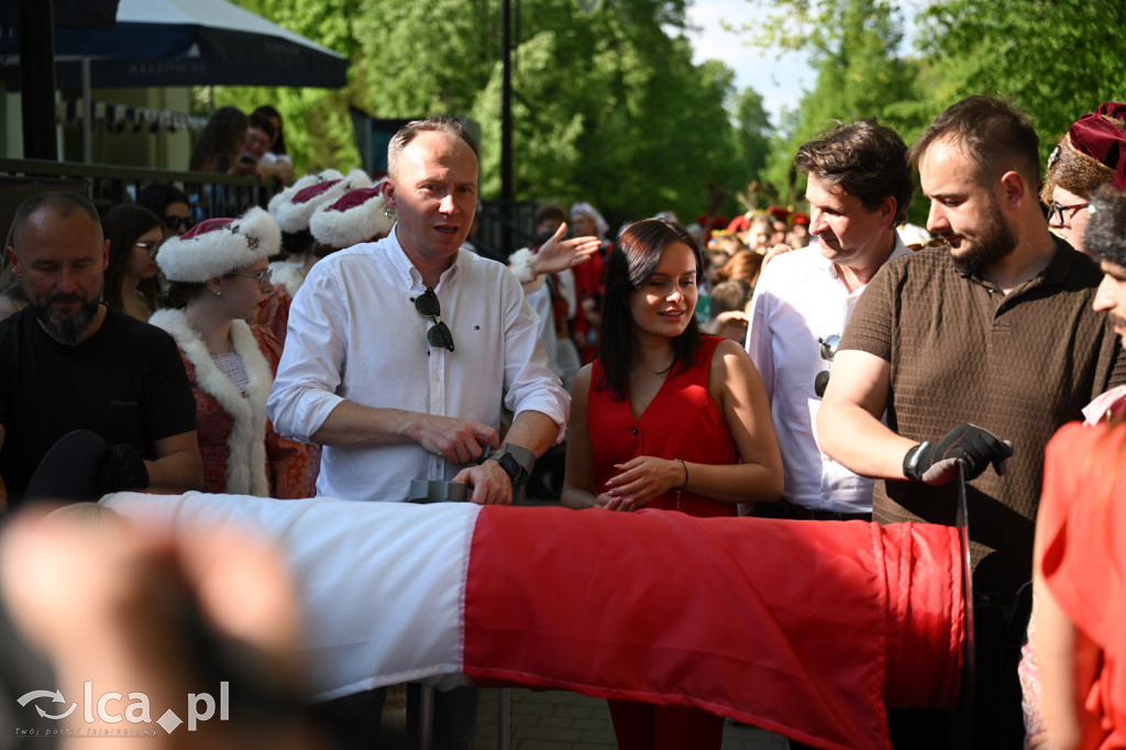 Uczcili Dzień Flagi, niosąc biało - czerwoną