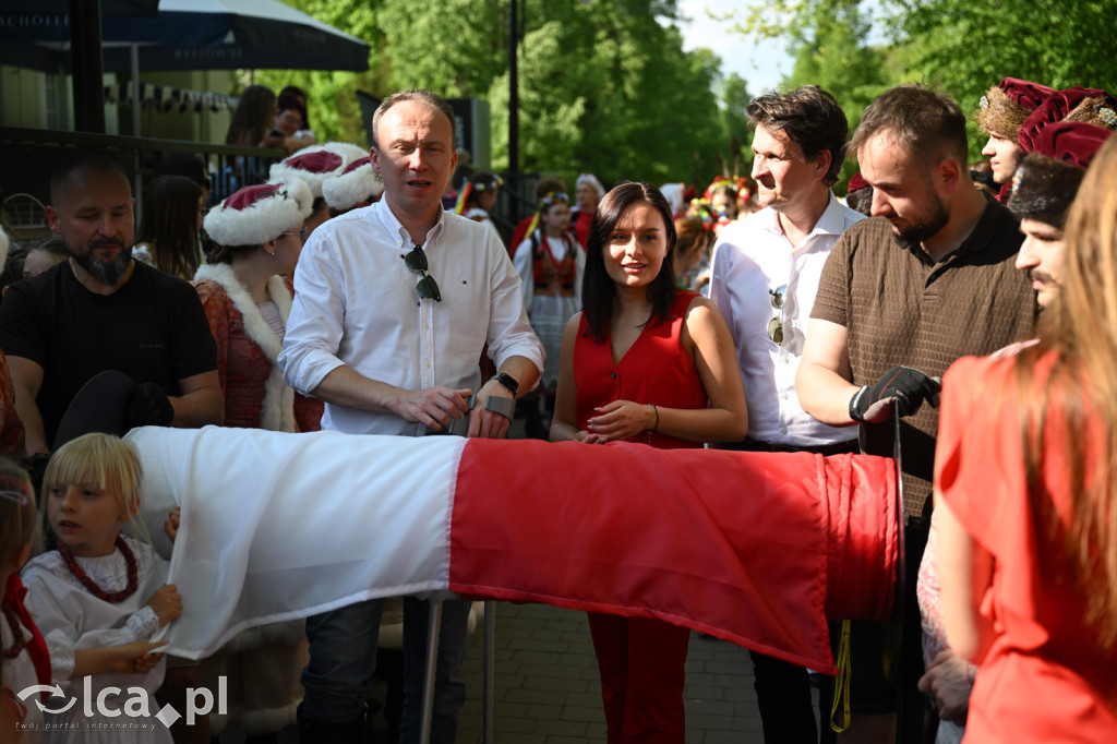 Uczcili Dzień Flagi, niosąc biało - czerwoną