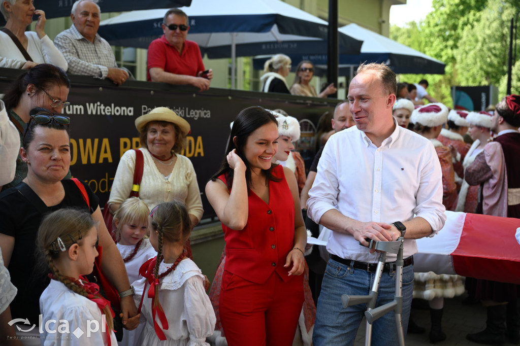 Uczcili Dzień Flagi, niosąc biało - czerwoną