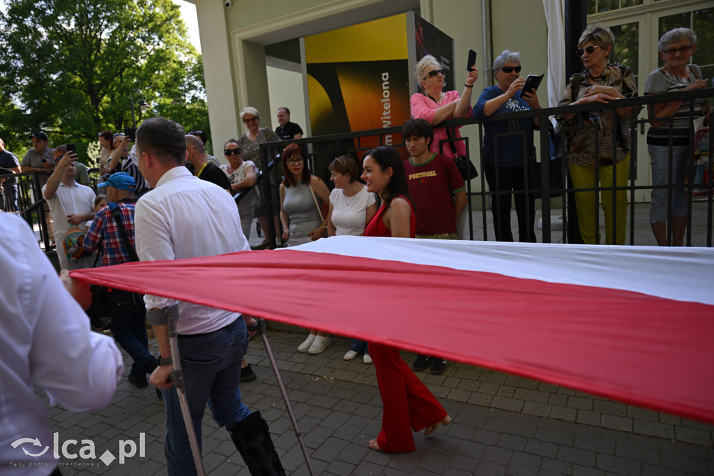 Uczcili Dzień Flagi, niosąc biało - czerwoną