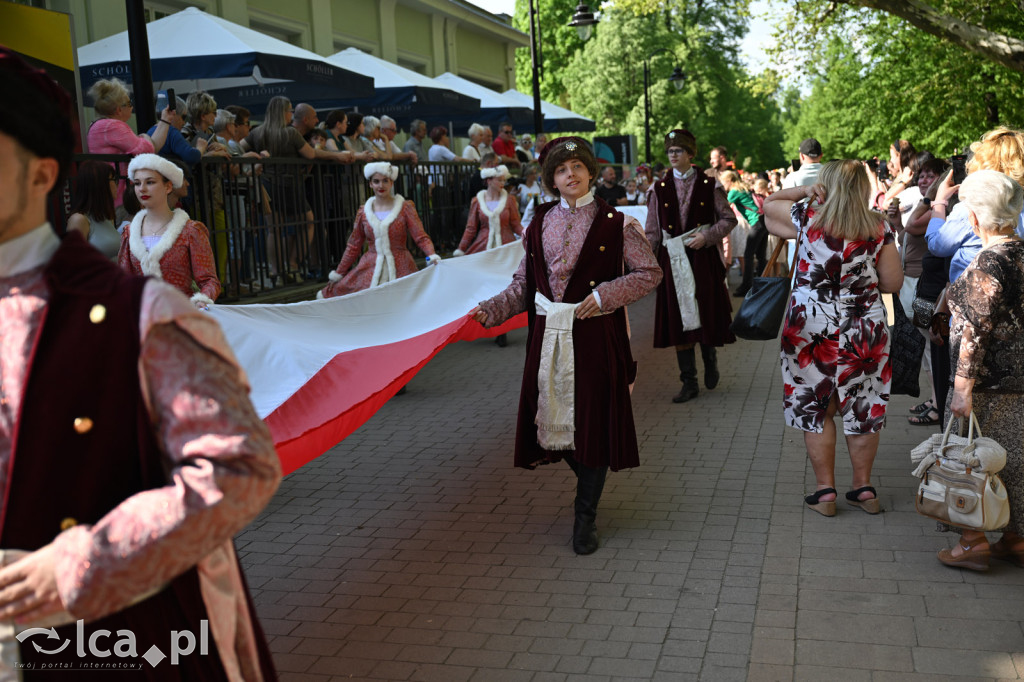 Uczcili Dzień Flagi, niosąc biało - czerwoną