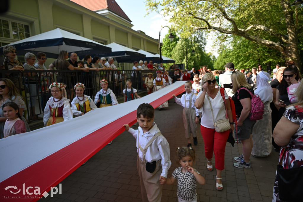 Uczcili Dzień Flagi, niosąc biało - czerwoną