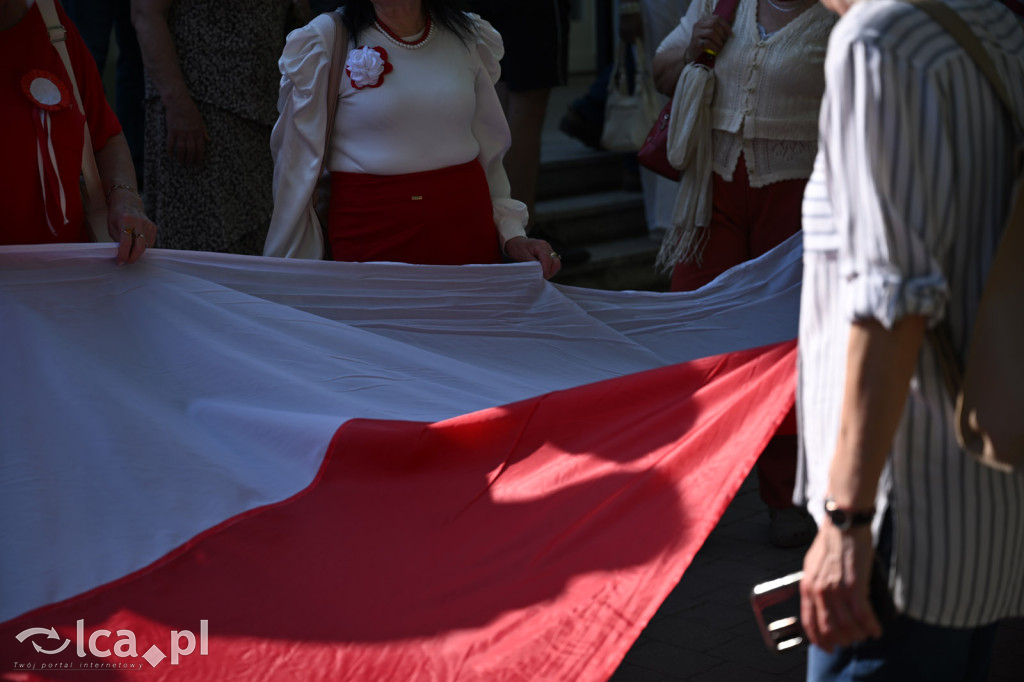 Uczcili Dzień Flagi, niosąc biało - czerwoną