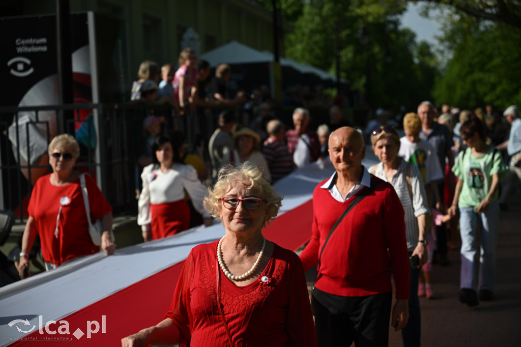 Uczcili Dzień Flagi, niosąc biało - czerwoną