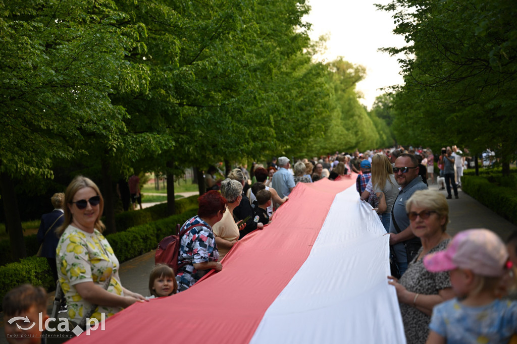 Uczcili Dzień Flagi, niosąc biało - czerwoną