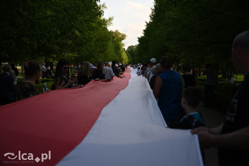 Uczcili Dzień Flagi, niosąc biało - czerwoną