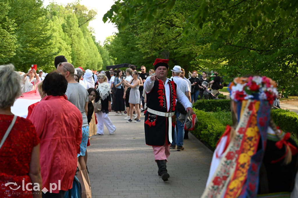 Uczcili Dzień Flagi, niosąc biało - czerwoną