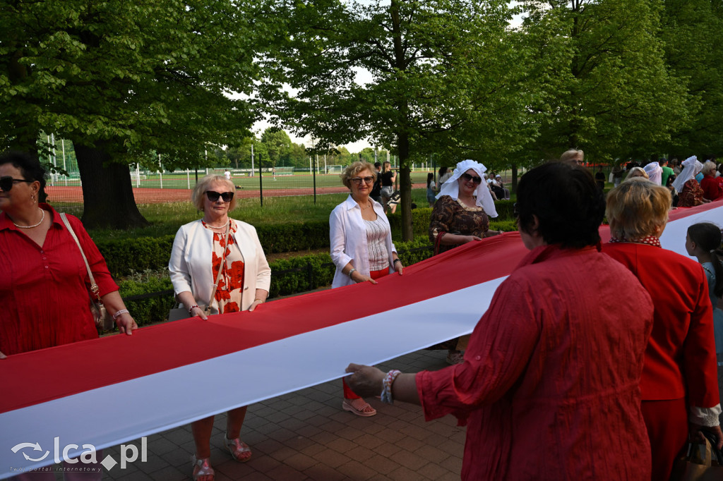 Uczcili Dzień Flagi, niosąc biało - czerwoną