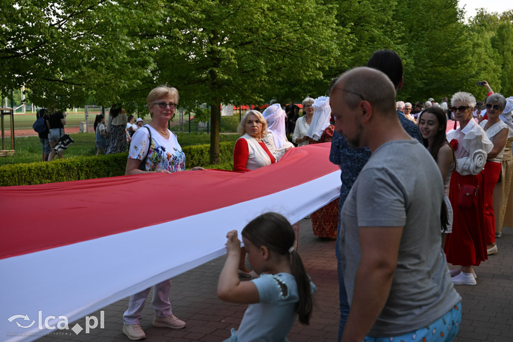 Uczcili Dzień Flagi, niosąc biało - czerwoną