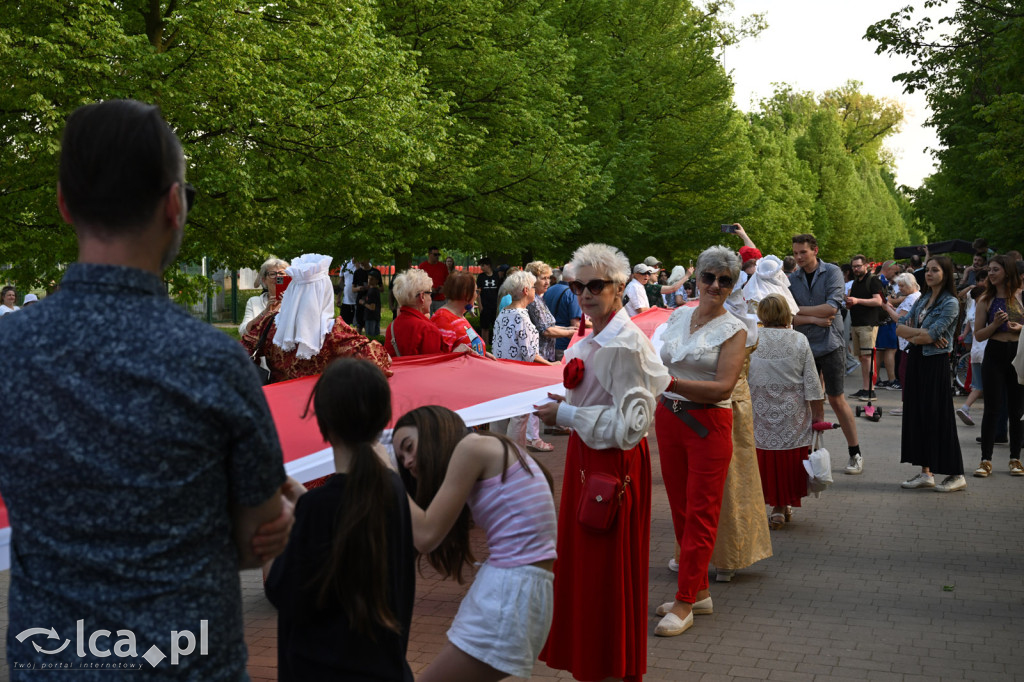 Uczcili Dzień Flagi, niosąc biało - czerwoną