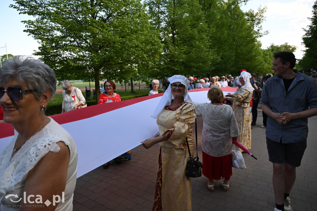 Uczcili Dzień Flagi, niosąc biało - czerwoną