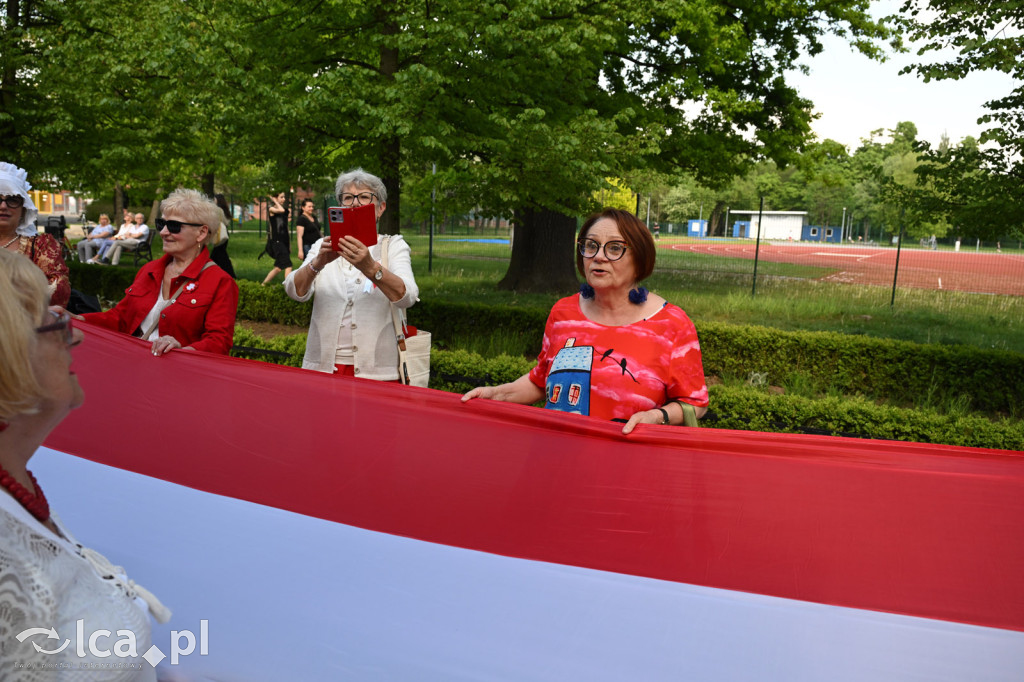 Uczcili Dzień Flagi, niosąc biało - czerwoną