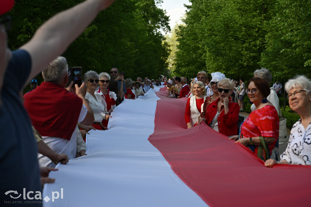 Uczcili Dzień Flagi, niosąc biało - czerwoną