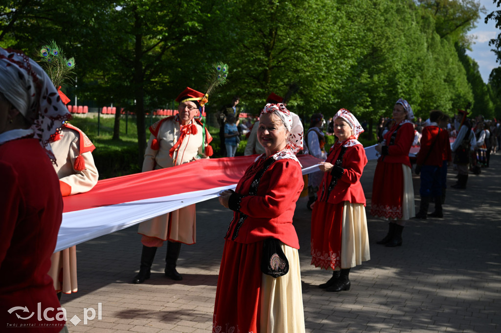 Uczcili Dzień Flagi, niosąc biało - czerwoną