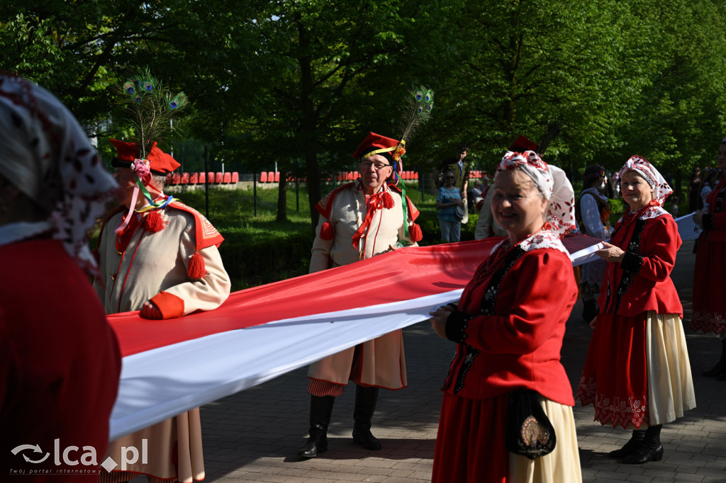 Uczcili Dzień Flagi, niosąc biało - czerwoną