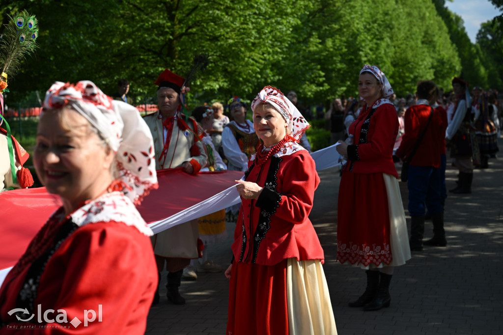 Uczcili Dzień Flagi, niosąc biało - czerwoną