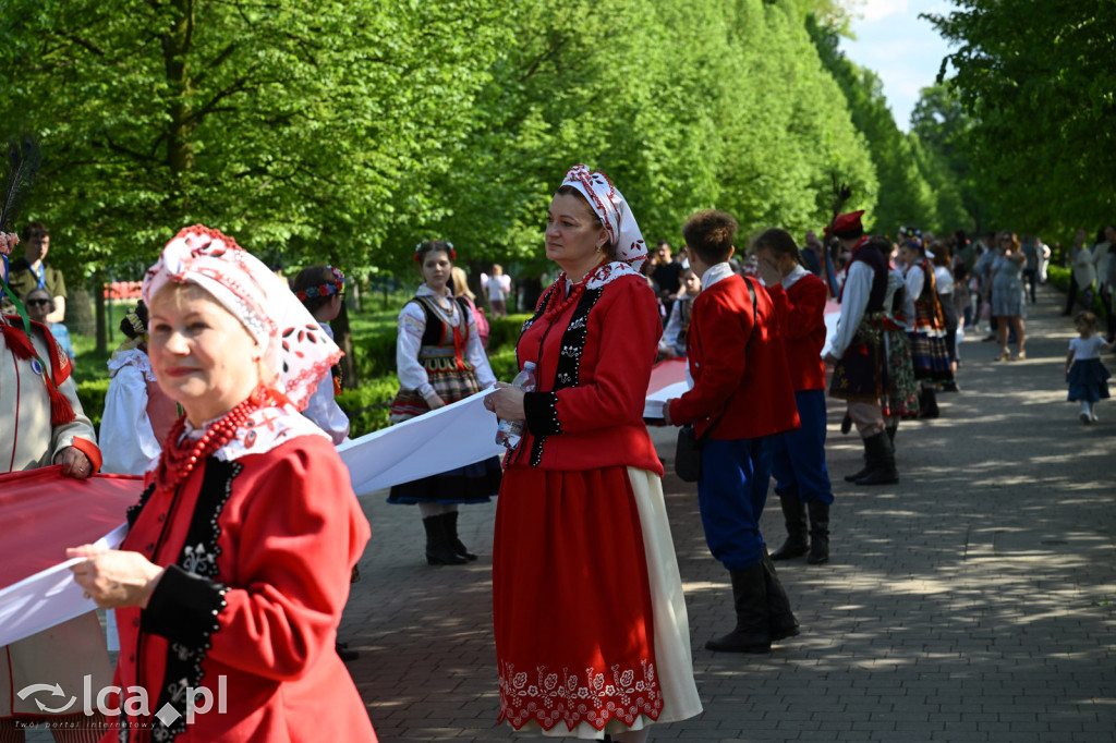 Uczcili Dzień Flagi, niosąc biało - czerwoną