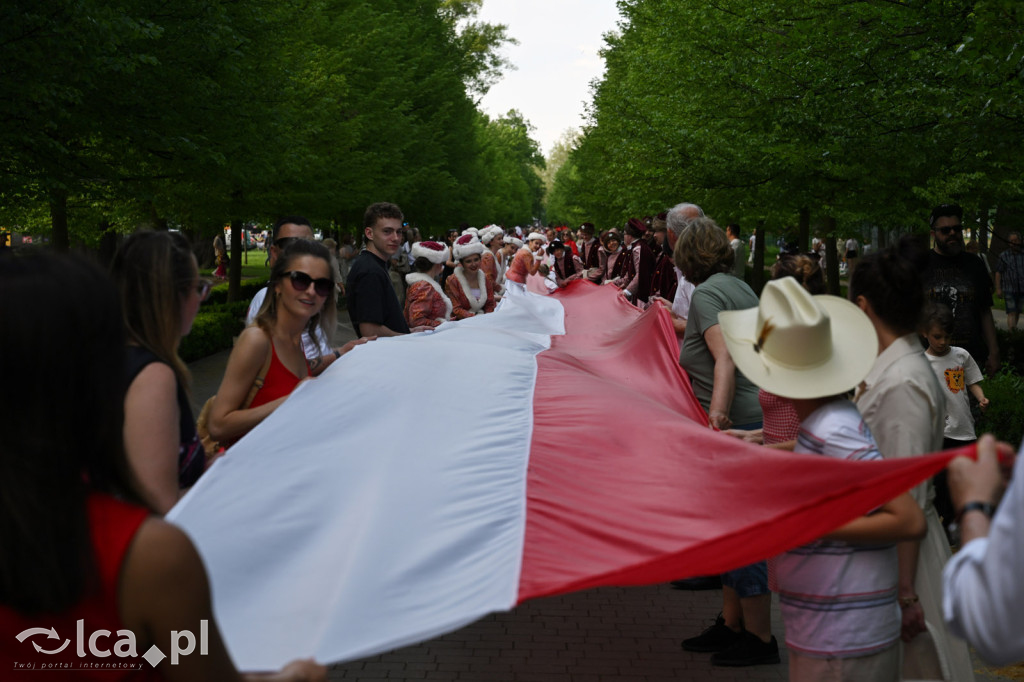 Uczcili Dzień Flagi, niosąc biało - czerwoną