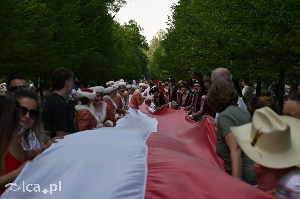 Uczcili Dzień Flagi, niosąc biało - czerwoną