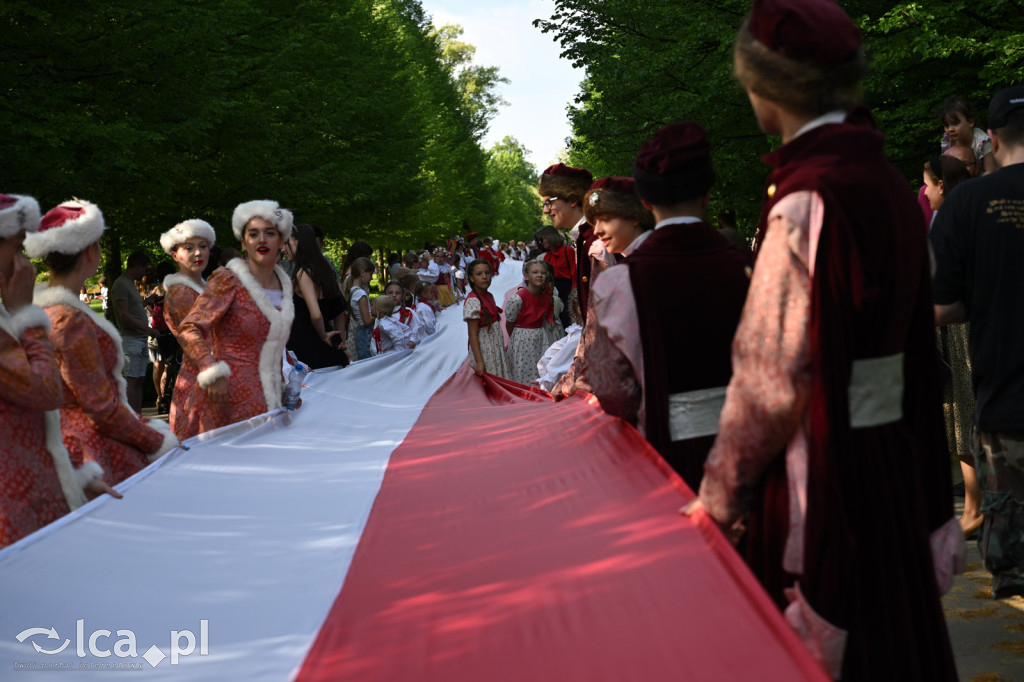 Uczcili Dzień Flagi, niosąc biało - czerwoną