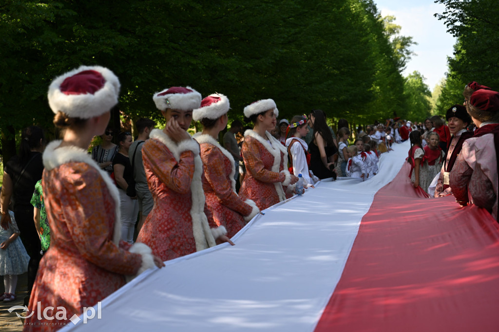 Uczcili Dzień Flagi, niosąc biało - czerwoną