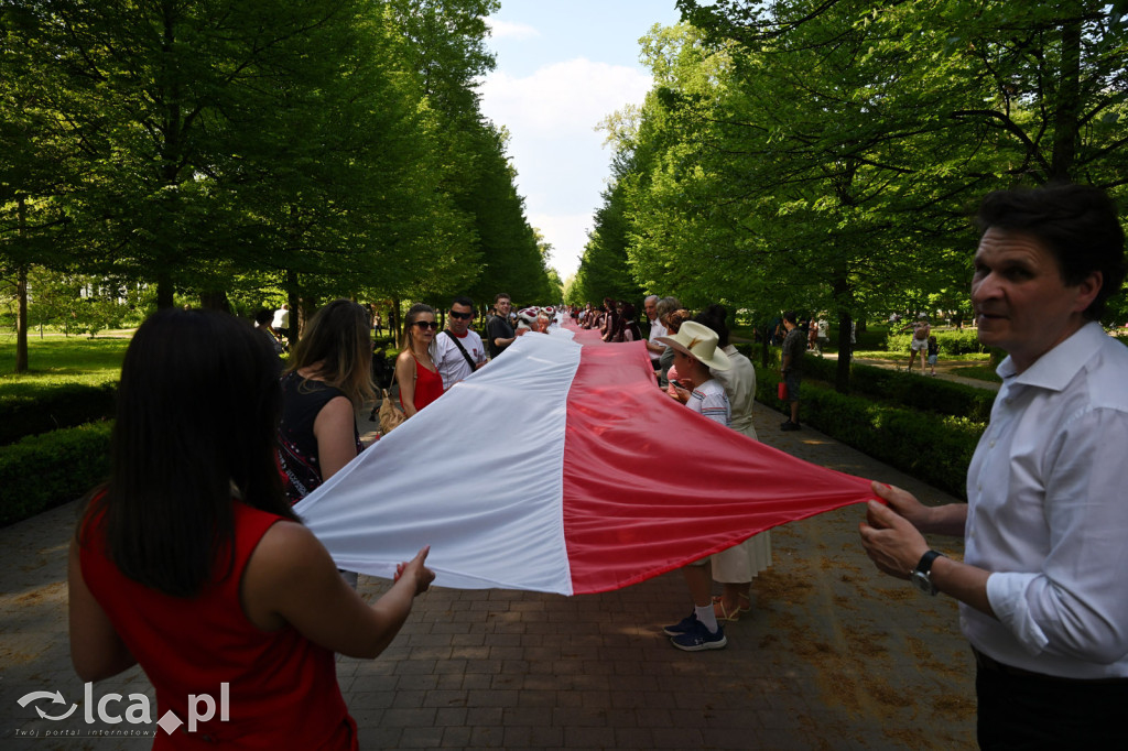 Uczcili Dzień Flagi, niosąc biało - czerwoną
