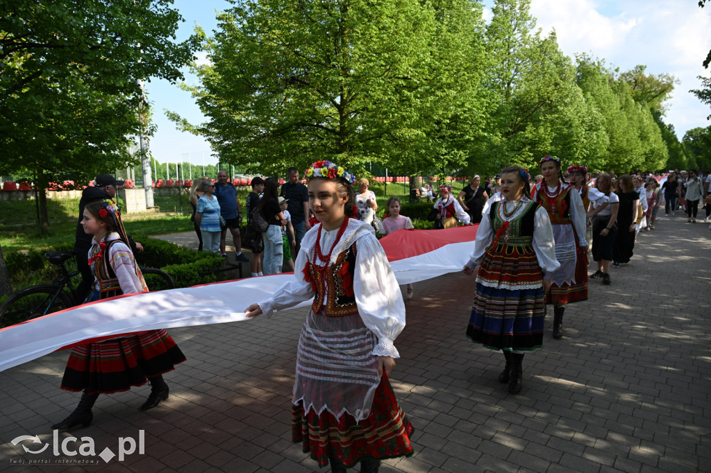 Uczcili Dzień Flagi, niosąc biało - czerwoną