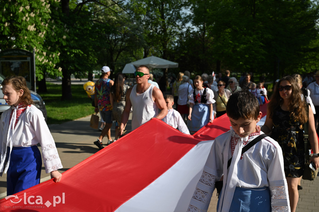 Uczcili Dzień Flagi, niosąc biało - czerwoną
