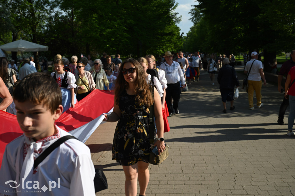 Uczcili Dzień Flagi, niosąc biało - czerwoną