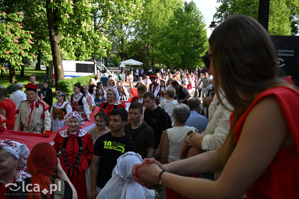 Uczcili Dzień Flagi, niosąc biało - czerwoną