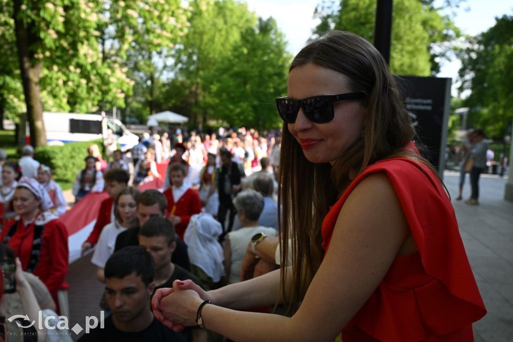 Uczcili Dzień Flagi, niosąc biało - czerwoną