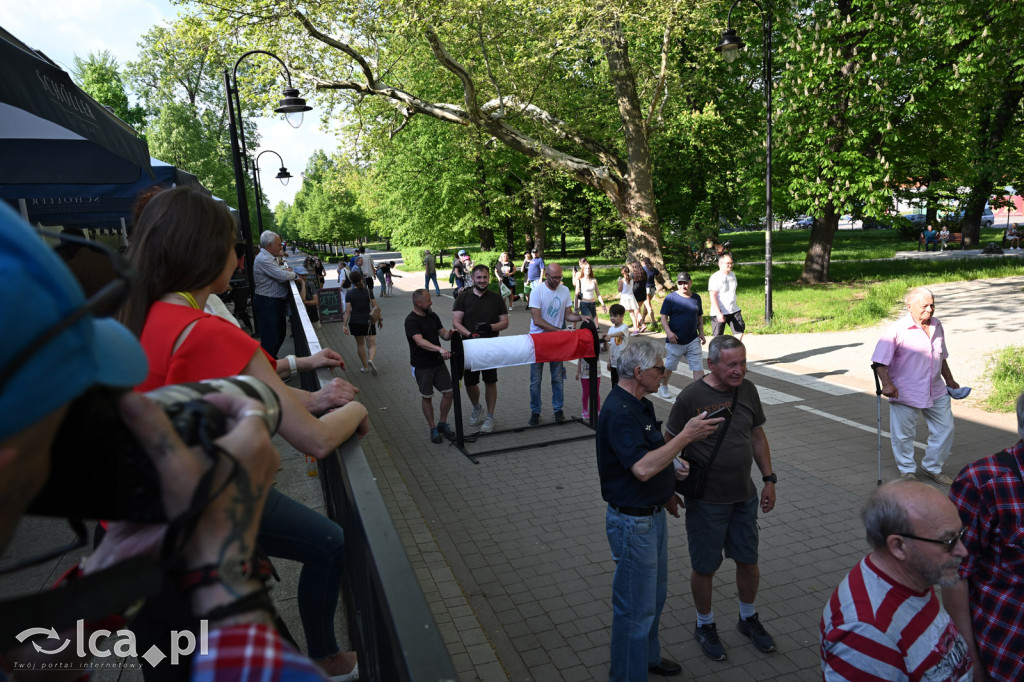 Uczcili Dzień Flagi, niosąc biało - czerwoną