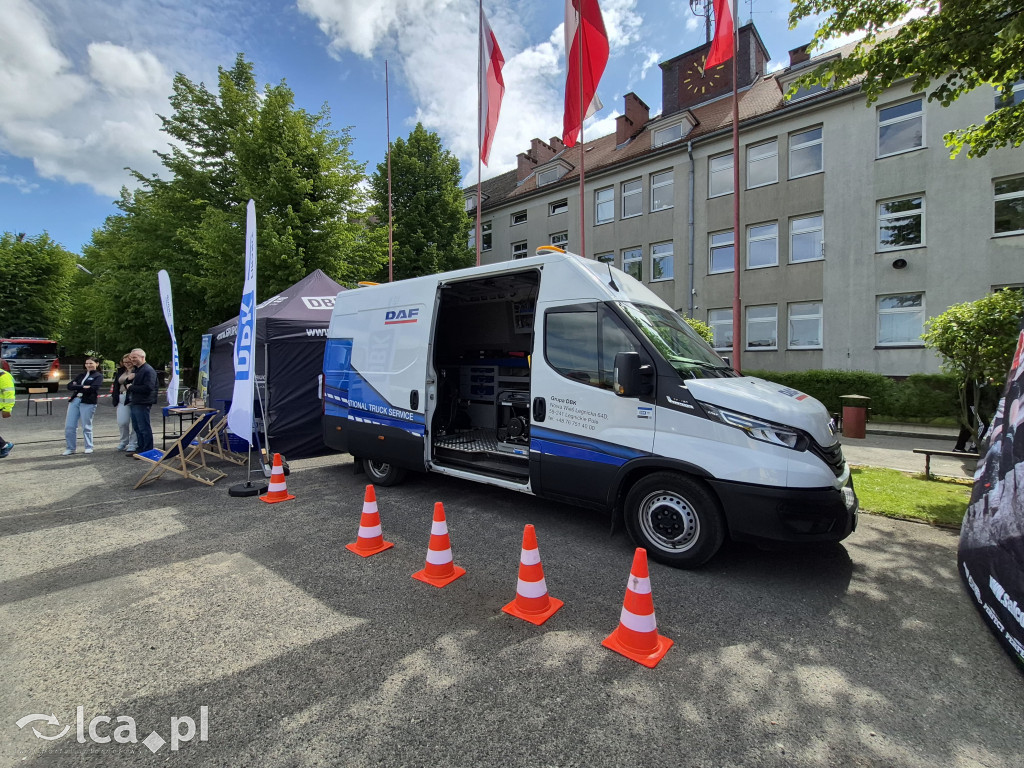 Wielkie ciężarówki i nowoczesny sprzęt