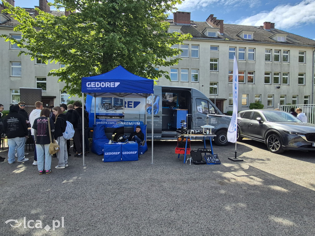 Wielkie ciężarówki i nowoczesny sprzęt