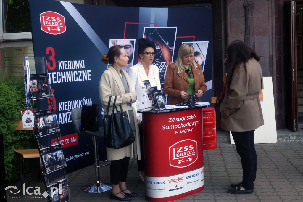 Wielkie ciężarówki i nowoczesny sprzęt