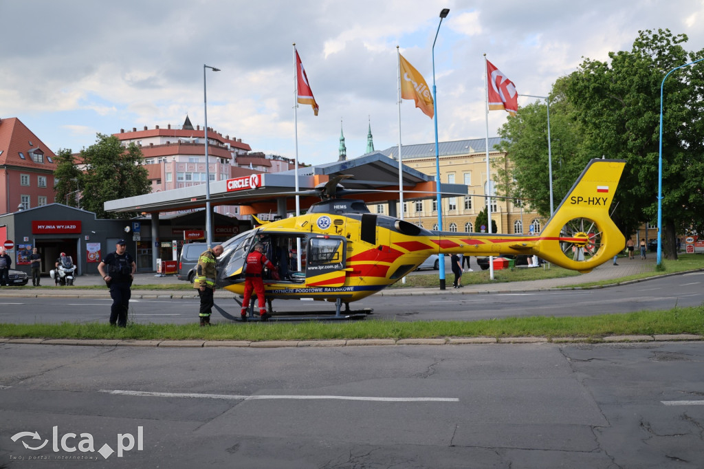 Chciał rozpalić kominek. Doszło do eksplozji