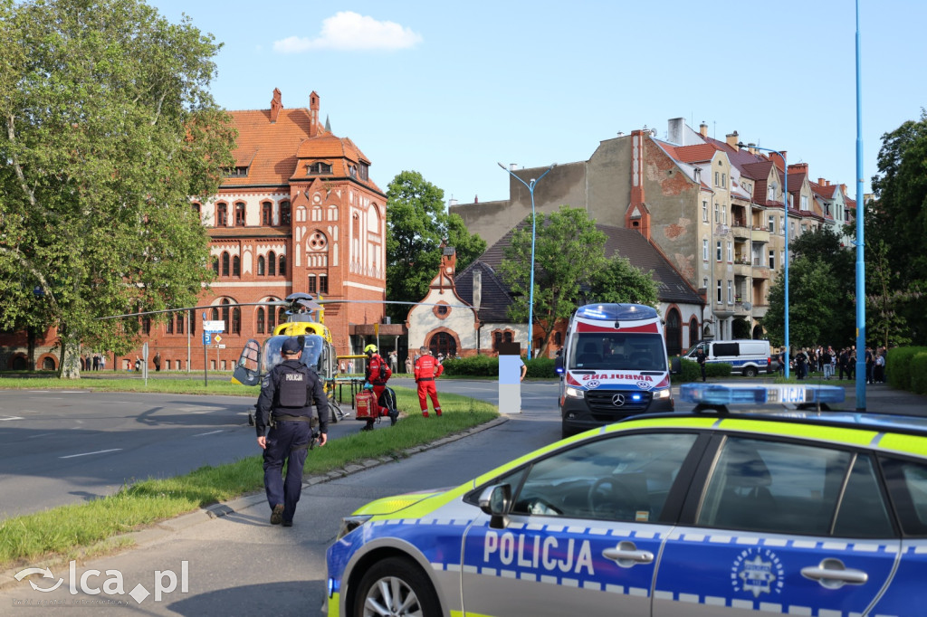 Chciał rozpalić kominek. Doszło do eksplozji