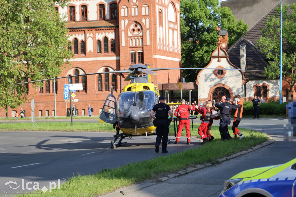 Chciał rozpalić kominek. Doszło do eksplozji