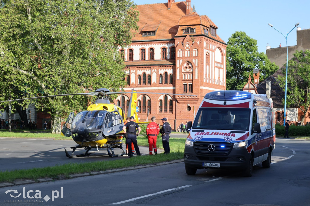 Chciał rozpalić kominek. Doszło do eksplozji